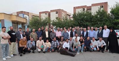 گردهمایی دانش آموزان و معلمان یک مدرسه در شیراز پس از ۲۷ سال