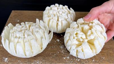 طرز تهیه پیاز سوخاری / دستور سوخاری کردن پیاز به شکل گل