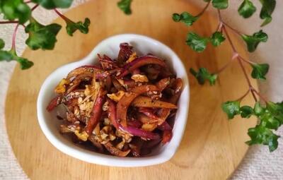طرز تهیه پیاز پرورده خوش طعم با پیاز قرمز و رب انار
