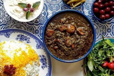 راز تیره و سیاه شدن قرمه سبزی رستورانی/ فوت و فن خورشت قرمه سبزی خوشمزه! + فیلم