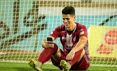 جزئیات تسنیم از قرارداد پیام نیازمند با پرسپولیس: رقم پایه این قرارداد برای سال اول ۶۶ میلیارد تومان و برای سال دوم ۷۹ میلیارد تومان است / در طول هر فصل هم ۲۰ درصد آپشن نیز برای او در نظر گرفته شده