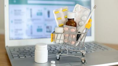 فعالیت آزمایشی طرح دارو رسان از نیمه خرداد/ اخذ کمیسیون برای عرضه اینترنتی دارو تخلف است