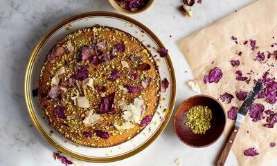 آموزش پخت کیک گل محمدی در بهار
