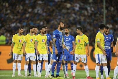 عکس| ساق‌بند های جالب دو گلزن استقلال در بازی با نفت - پارس فوتبال
