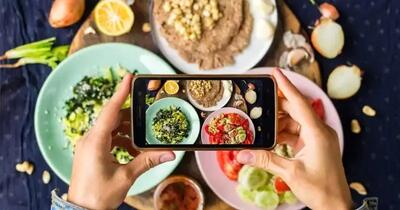 پرخوری در مقابل دوربین؛ ترند جدید فودبلاگرها در صفحات مجازی