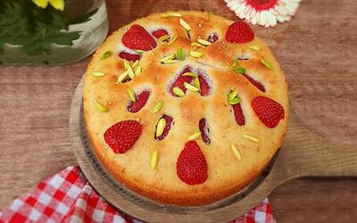 طرز تهیه کیک توت فرنگی کرمدار خوشمزه + فیلم - سبک ایده آل