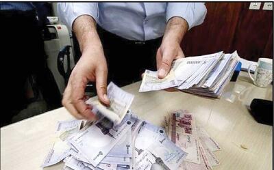 حقوق کارکنان دولت نهایتا اول هر ماه پرداخت خواهد شد