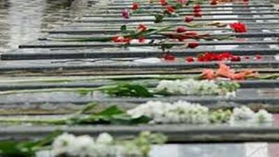 غبارروبی مزار شهدای هشت سال دفاع مقدس در تبریز