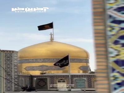 سیاه‌ پوشی و نصب کتیبه ویژه شهادت امام جواد (ع) در حرم رضوی
