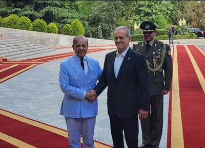 نخست وزیر پاکستان وارد تهران شد