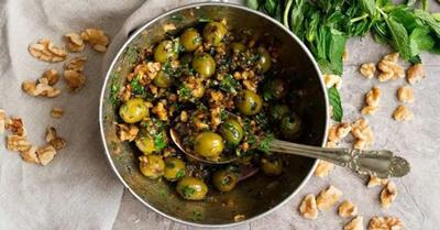 طرز تهیه زیتون‌ پرورده با پیاز