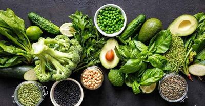 ۵ سبزی مؤثر برای کاهش کلسترول بعد از ۵۰ سالگی