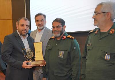 جایزه نشان ملی اقتصاد مقاومتی به فولادمبارکه رسید