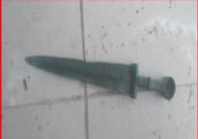 کشف خنجر باستانی در دورود