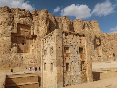 آقایان، نقش رستم در آستانه نابودی است، غیرت کنید زودتر - چیدانه