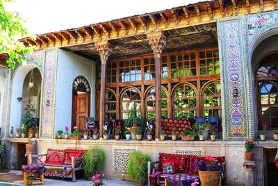 کاشی‌های این خانه در شیراز اندازه سریال حضرت یوسف جذاب است - چیدانه