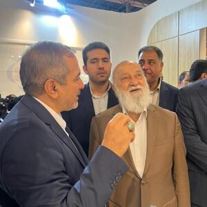 بازدید دکتر مهدی چمران، رئیس شورای اسلامی شهر تهران، از غرفه موسسه اعتباری ملل، در نمایشگاه بین‌المللی مشهد