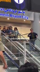 ببینید| بازگشت جعفر پناهی به ایران؛ ببینید مردم چطور از برنده نخل طلای کن استقبال کردند +‌ ویدئو