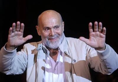ژست خاص جمشید هاشم‌پور در کنار فرماندهان سپاه