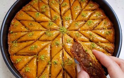 باقلوای ۷۰۰ هزار تومانی را ۴ میلیون می‌فروشند/ کسی جلودار آن‌ها نیست +ویدیو