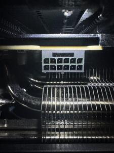 یکی دیگر از کابل های برق زرد رنگ MSI در کارت گرافیک RTX 5090 سوخت