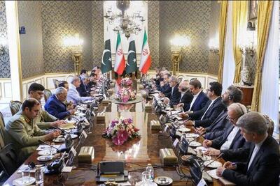 پزشکیان: سطح فعلی مناسبات اقتصادی ایران و پاکستان متناسب با ظرفیت‌های عظیم دو کشور و پیوندهای عمیق دو ملت نیست/ شهباز شریف: مبادلات تجاری ایران و پاکستان می‌تواند به سقف ۱۰میلیارد دلار ارتقا یابد