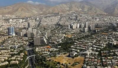 سر و وضع عجیب و خبرساز یک دختر با لنگ حمام در وسط خیابانهای تهران