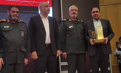 اعطای نشان اقتصاد مقاومتی به مدیرعامل شرکت نفت ستاره خلیج فارس