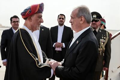 استقبال از پزشکیان در کاخ سلطان عمان: به احترامش توپ شلیک کردند (فیلم)