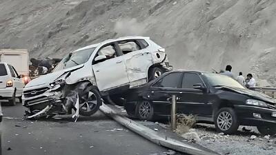 لحظه وحشتناک تصادف دو خودرو در اتوبان بابایی تهران (فیلم)