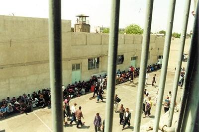 سخنگوی قوه قضائیه: استفاده از گوشی موبایل در زندان‌ها یک استثناء است، نه قاعده / قیمت موبایل در زندان ۳۰برابر است / این گوشی‌ها از طریق روش‌هایی بسیار پیچیده و پنهانی  مانند جاسازی در بدن یا ابعاد نزدیک به یک سیم‌کارت وارد زندان می‌شوند
