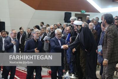 بازدید وزیر علوم  از دستاوردهای نمایشگاه روایت تحول