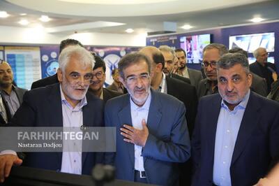 بازدید رئیس جهاد دانشگاهی و معاون وزیر دفاع از دستاوردهای نمایشگاه روایت تحول