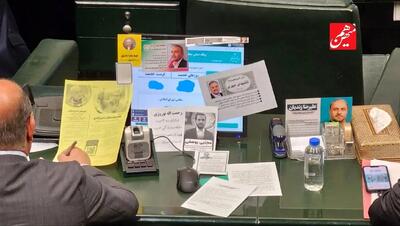 تصویری جالب از وضعیت میز یک نماینده مجلس