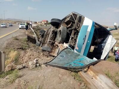 گزارش کمیسیون عمران درباره سوانح واژگونی اتوبوس دانش‌آموزان کرمان و زوار مشهد در راور/دانش‌آموزان با تهدید مسئولین مدرسه سوار اتوبوس شده‌اند