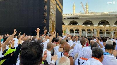 نظر آیت الله جوادی آملی درباره پیدا بودن موهای زن در زمان طواف