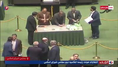 محمدباقر قالیباف با کسب 219 رای رئیس مجلس شورای اسلامی ماند