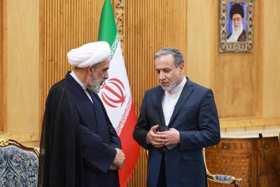 عراقچی و پزشکیان راهی عمان شدند