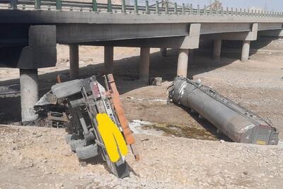 سقوط مرگبار تریلی حمل شیر از روی پُل کمربند سبز مشهد (۶ خرداد ۱۴۰۴)