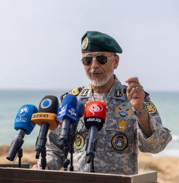 امیر دریادار سیاری: پوزه هر دشمنی را به خاک می‌مالیم