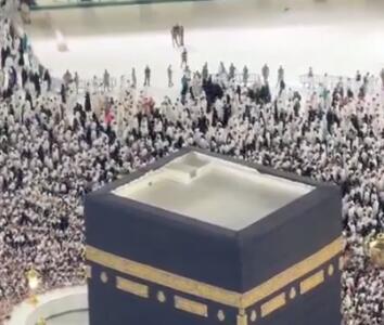 طواف صبحگاهی حجاج بیت الله الحرام گرداگرد کعبه