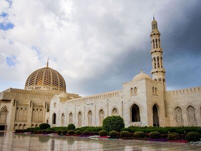 بازدید پزشکیان از مسجد جامع سلطان قابوس (+عکس)
