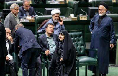 احضار خانم وزیر به کمیسیون اصل نود؛ صف کشی مخالفان و موافقان استیضاح فرزانه صادق