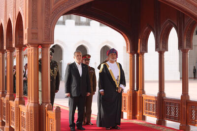 بازدید پزشکیان از مسجد جامع سلطان قابوس