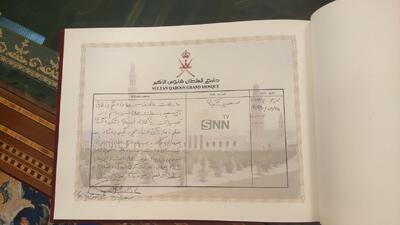 دست نوشته پزشکیان در دفتر یادبود مسجد سلطان قابوس + عکس