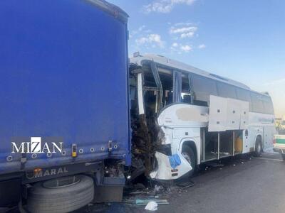 تصادف اتوبوس با تریلی در جاده دامغان ۲۶ مصدوم یک فوتی برجای گذاشت