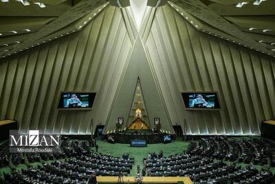 نمایندگان برای تجدید بیعت با امام راحل به حرم مطهر می‌روند
