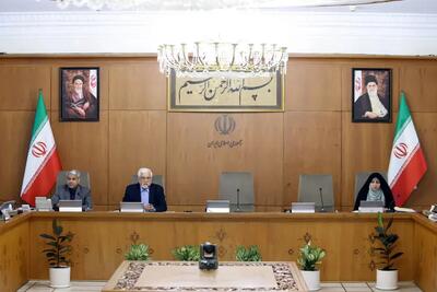 گزارش وزیر بهداشت از کاهش چشمگیر مهاجرت کادر درمان در 6 ماهه دوم سال 1403