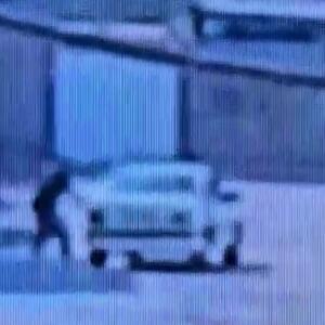 فیلم صحنه زورگیری خشن از یک زن داخل ماشین در ملاشیه اهواز !