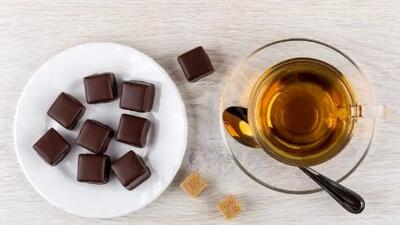 تاثیر خوردن شکلات همراه چای بر کاهش فشار خون